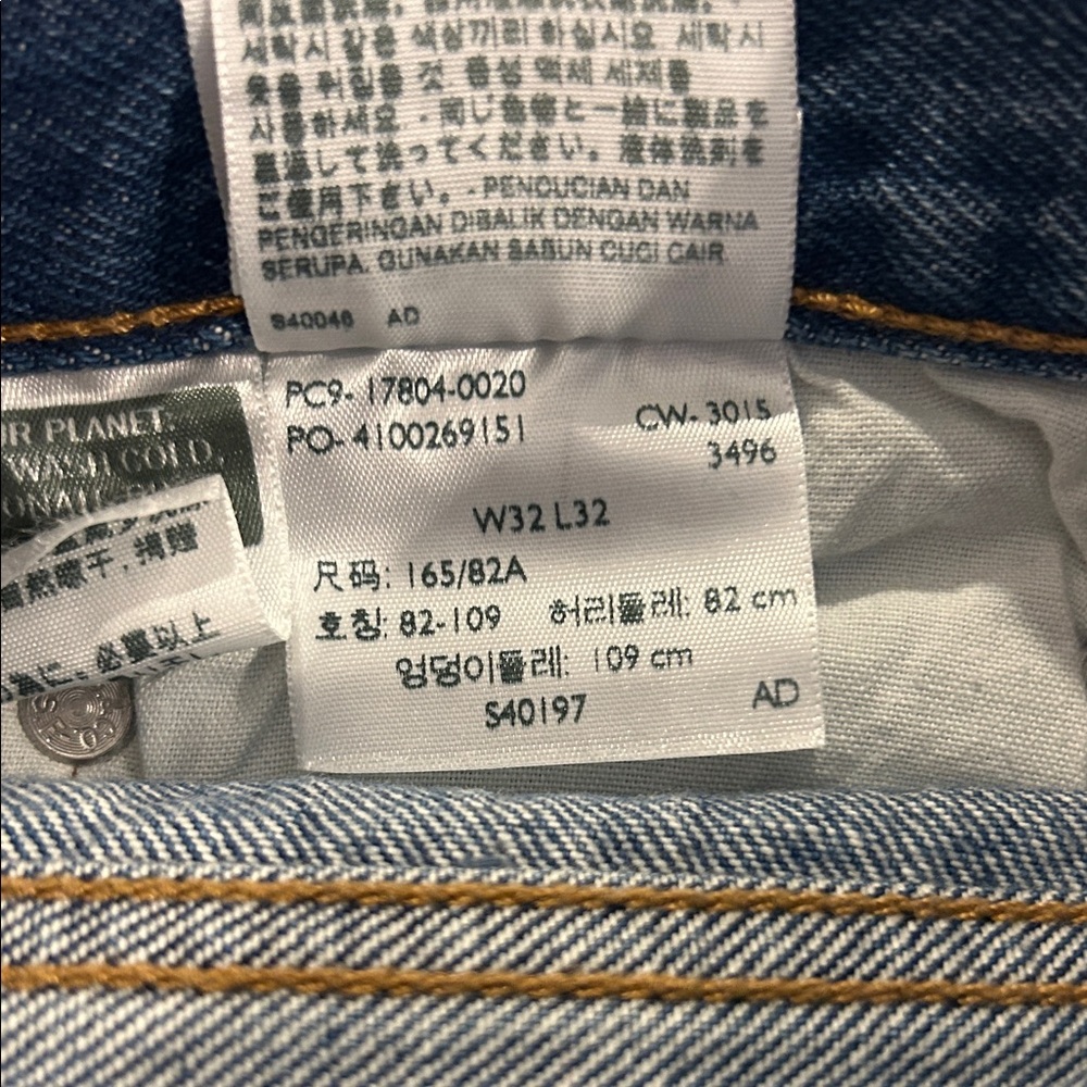 Levi's Women's Boyfriend Jeans in Medium Blue Wash - Picture 2 of 5